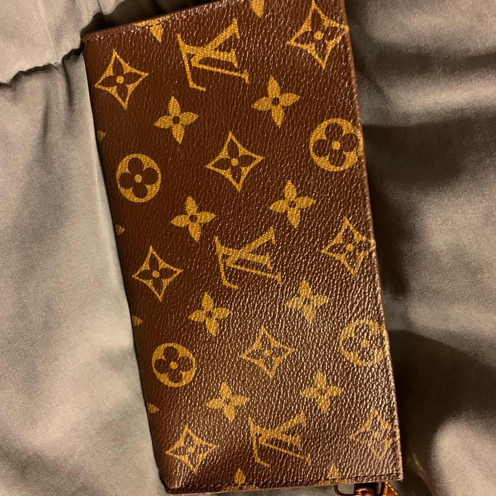 Louis Vuitton Bucket Pouch